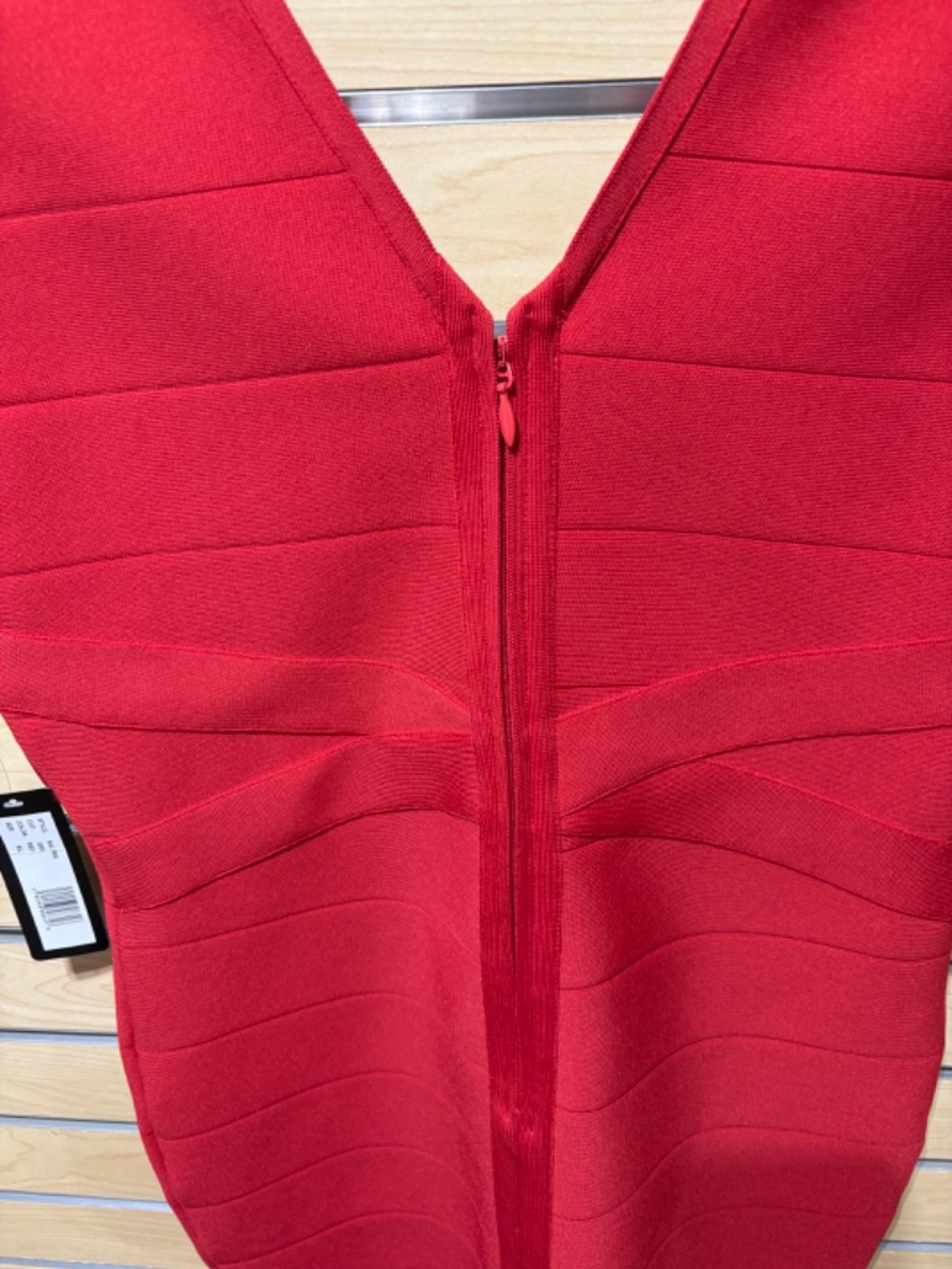Bebe NWT red bandage bodycon deep vneck and criss cross waist detail size XL - Picture 4 of 4